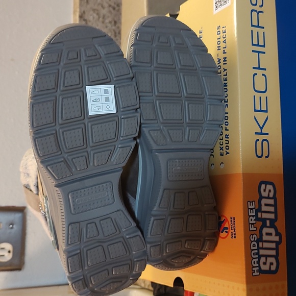 New ladies Slip on Skechers Boots Sz 6.5 & a lg backpack/shopping bag - Picture 5 of 10